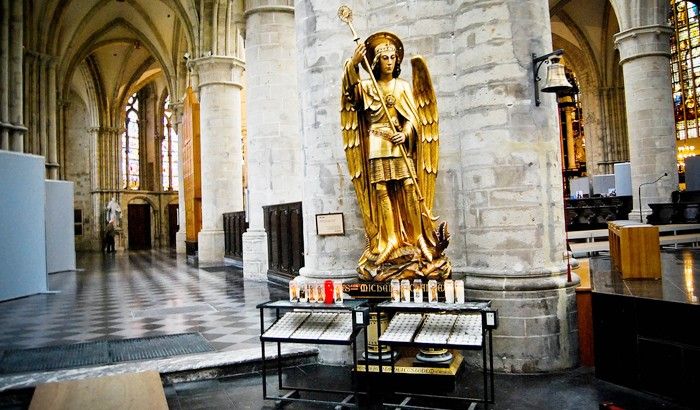 كاتدرائية سانت ميشيل وغاودلا saint michael cathedral brussels belgium