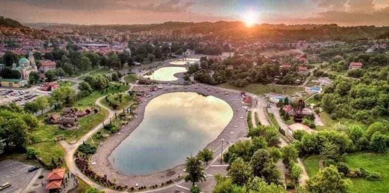 الاماكن السياحية في قيصري .. " بحيرة بالاس توزلا Lake Palace Tuzla " ..