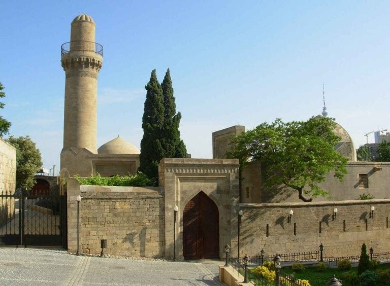 " قصر الشروان شاه Palace of Sharwan Shah " .. أهم اماكن السياحة في شاماخي أذربيجان ..