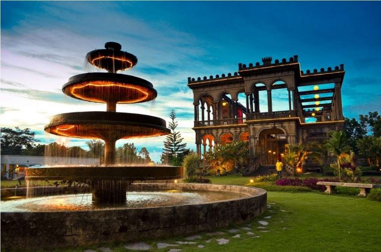 السياحة في مدينة تاليساي الفلبين